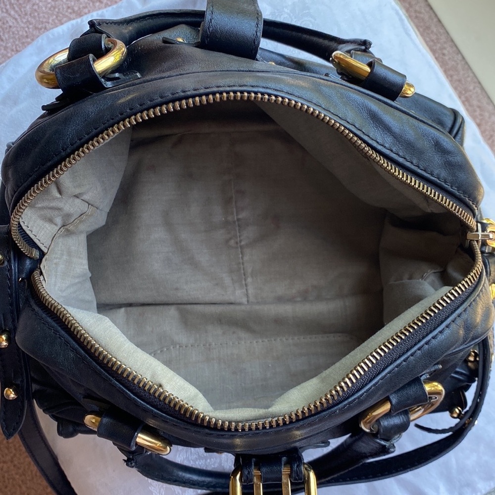 Marc Jacobs soft black leather handbag.  Duel Cross body / shoulder handbag. - Picture 5 of 9